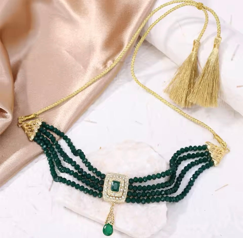 Collier M traditionnel